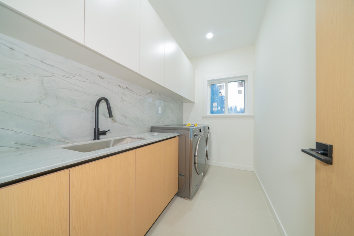 Mudroom Photo of 1 5091 Buxton Street, Burnaby, BC