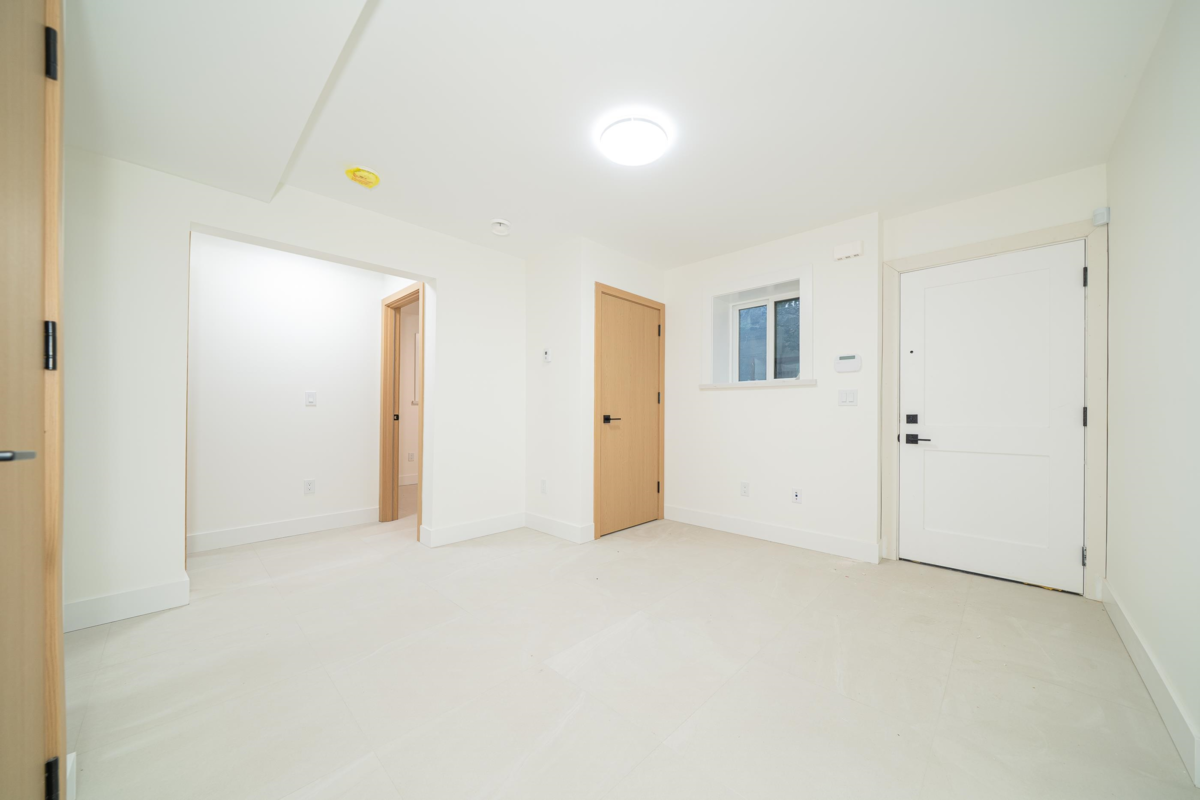 Swimming Pool Photo of 1 5091 Buxton Street, Burnaby, BC