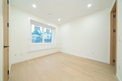 Entry Foyer Photo of 1 5091 Buxton Street, Burnaby, BC