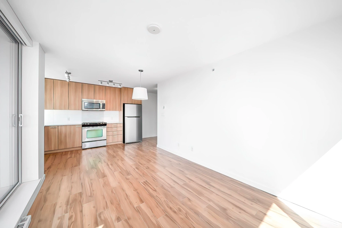 Kitchen Photo of 2309 13325 102a Avenue, Surrey, BC