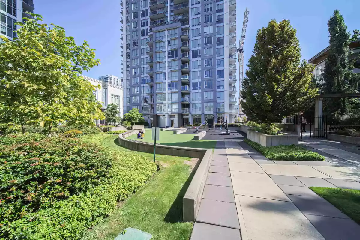 Laundry Room Photo of 2309 13325 102a Avenue, Surrey, BC