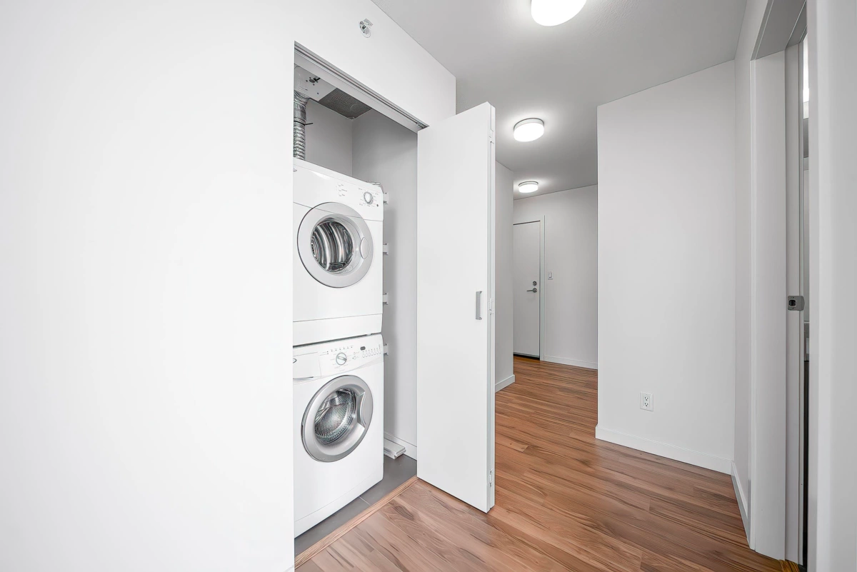 Primary Bathroom Photo of 2309 13325 102a Avenue, Surrey, BC