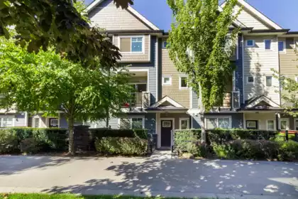 Backyard Photo of 10 14285 64 Avenue, Surrey, BC