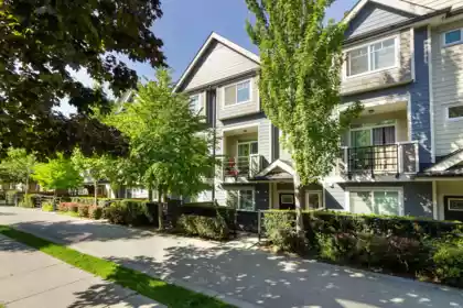 Garden / Landscaping Photo of 10 14285 64 Avenue, Surrey, BC