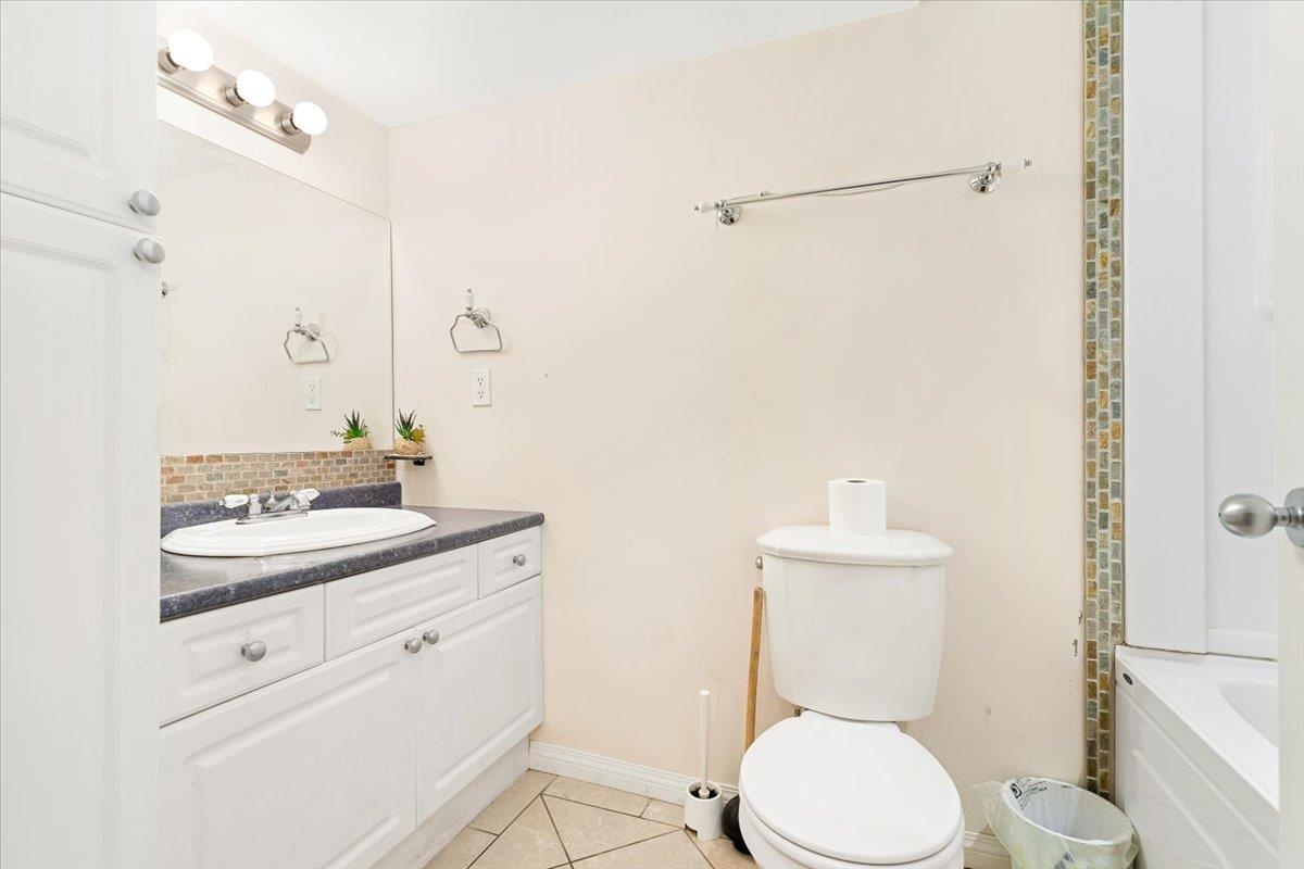 Entry Foyer Photo of 5061 223a Street, Langley, BC