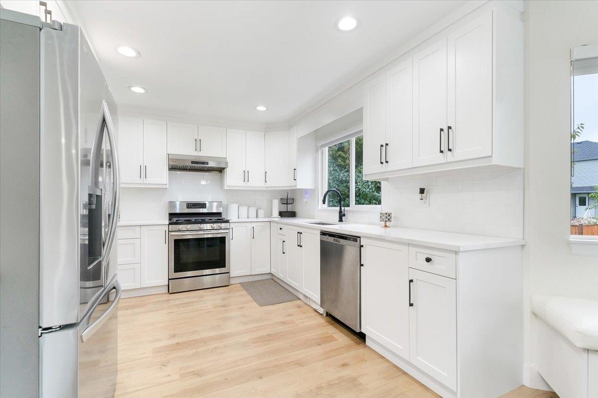 Kitchen Photo of 5061 223a Street, Langley, BC
