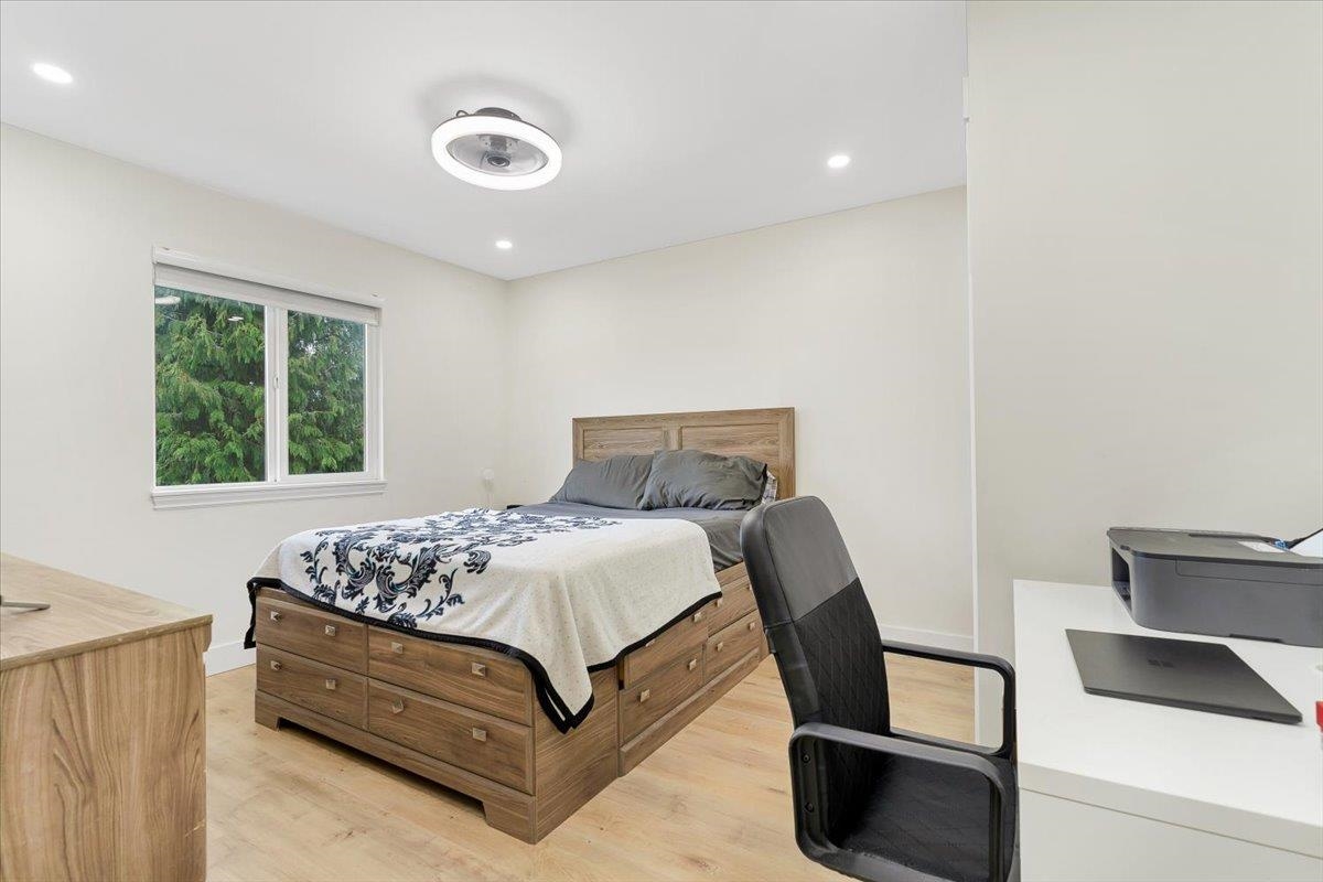 Powder Room Photo of 5061 223a Street, Langley, BC