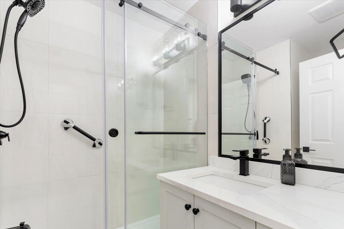 Primary Bathroom Photo of 5061 223a Street, Langley, BC