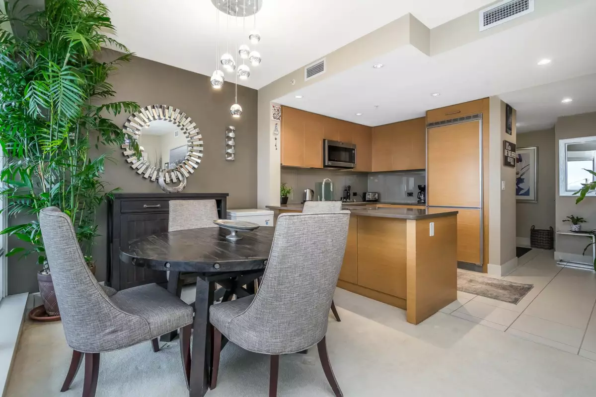 Breakfast Nook Photo of 1106 15152 Russell Avenue, White Rock, BC