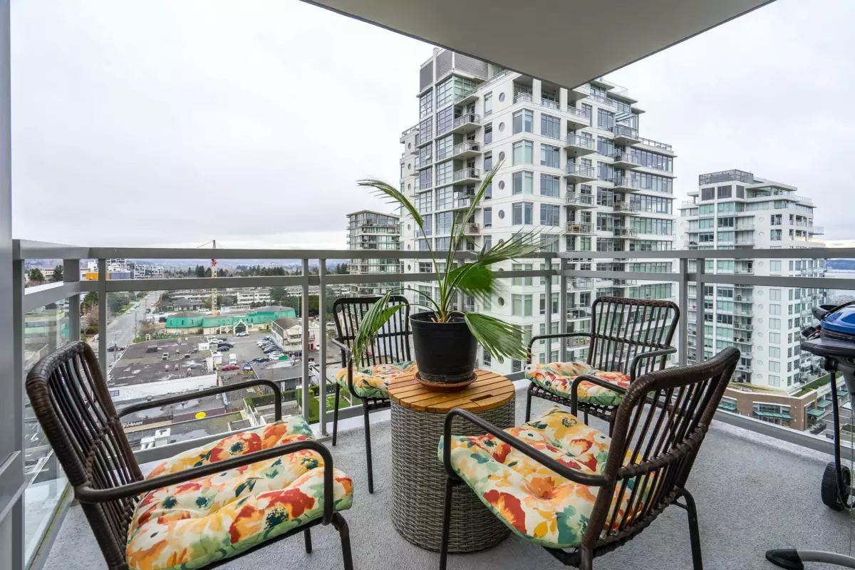Entry Foyer Photo of 1106 15152 Russell Avenue, White Rock, BC