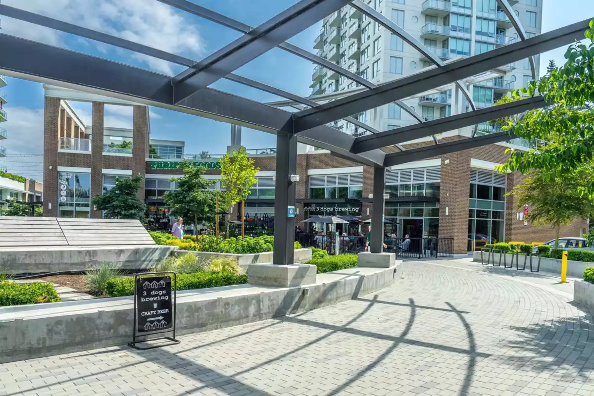 Garden / Landscaping Photo of 1106 15152 Russell Avenue, White Rock, BC