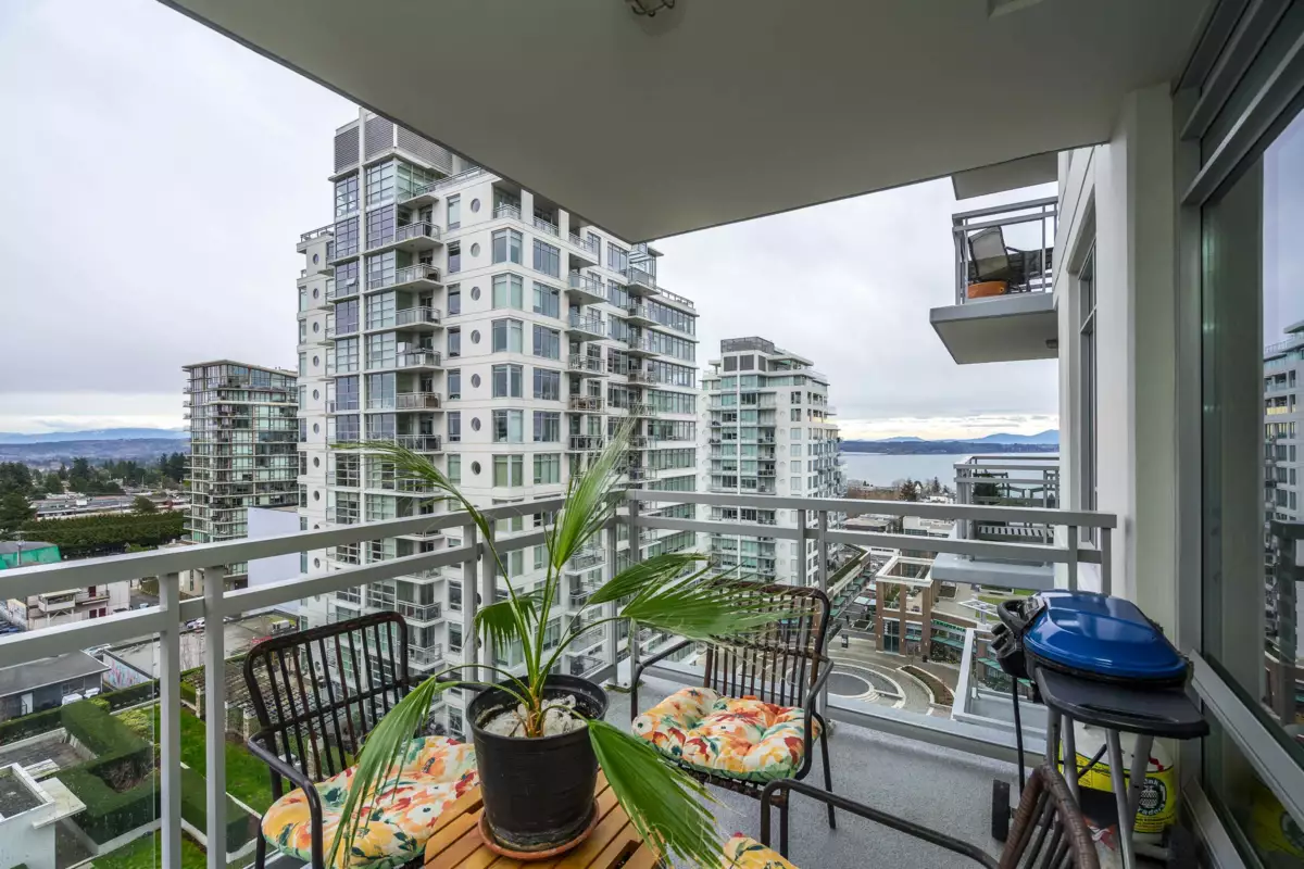 Hallway Photo of 1106 15152 Russell Avenue, White Rock, BC