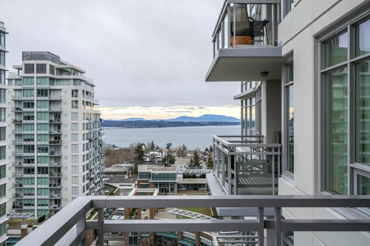 Outdoor Patio Photo of 1106 15152 Russell Avenue, White Rock, BC