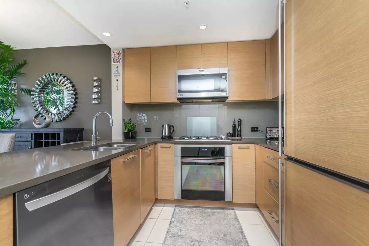 Pantry Photo of 1106 15152 Russell Avenue, White Rock, BC