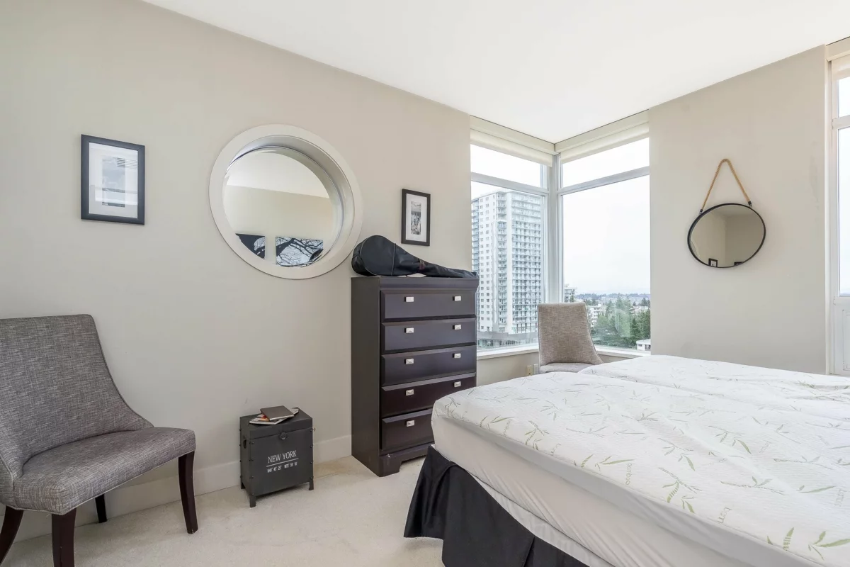 Powder Room Photo of 1106 15152 Russell Avenue, White Rock, BC