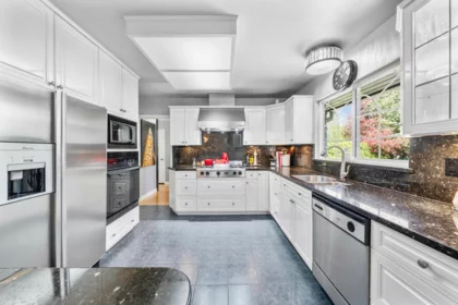 Breakfast Nook Photo of 605 Victor Street, Coquitlam, BC