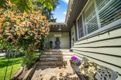 Mudroom Photo of 605 Victor Street, Coquitlam, BC