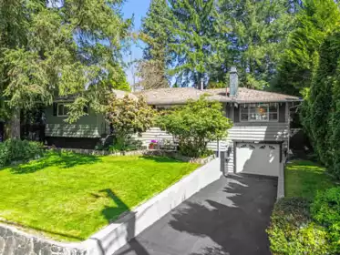 Staircase Photo of 605 Victor Street, Coquitlam, BC