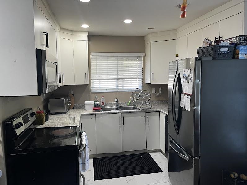 Living Room Photo of 13202 67 Avenue, Surrey, BC