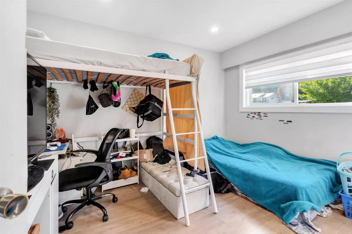 Breakfast Nook Photo of 1677 Eastern Drive, Port Coquitlam, BC