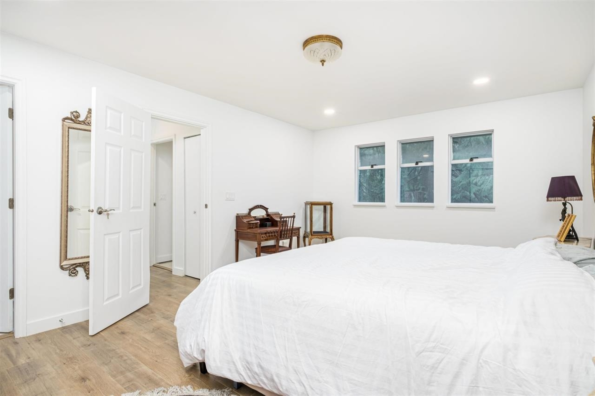 Breakfast Nook Photo of 6780 Marine Drive, West Vancouver, BC