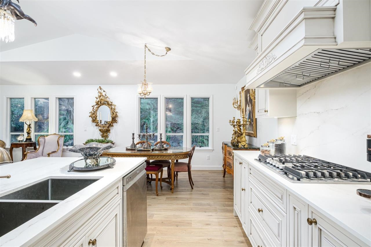 Dining Area Photo of 6780 Marine Drive, West Vancouver, BC