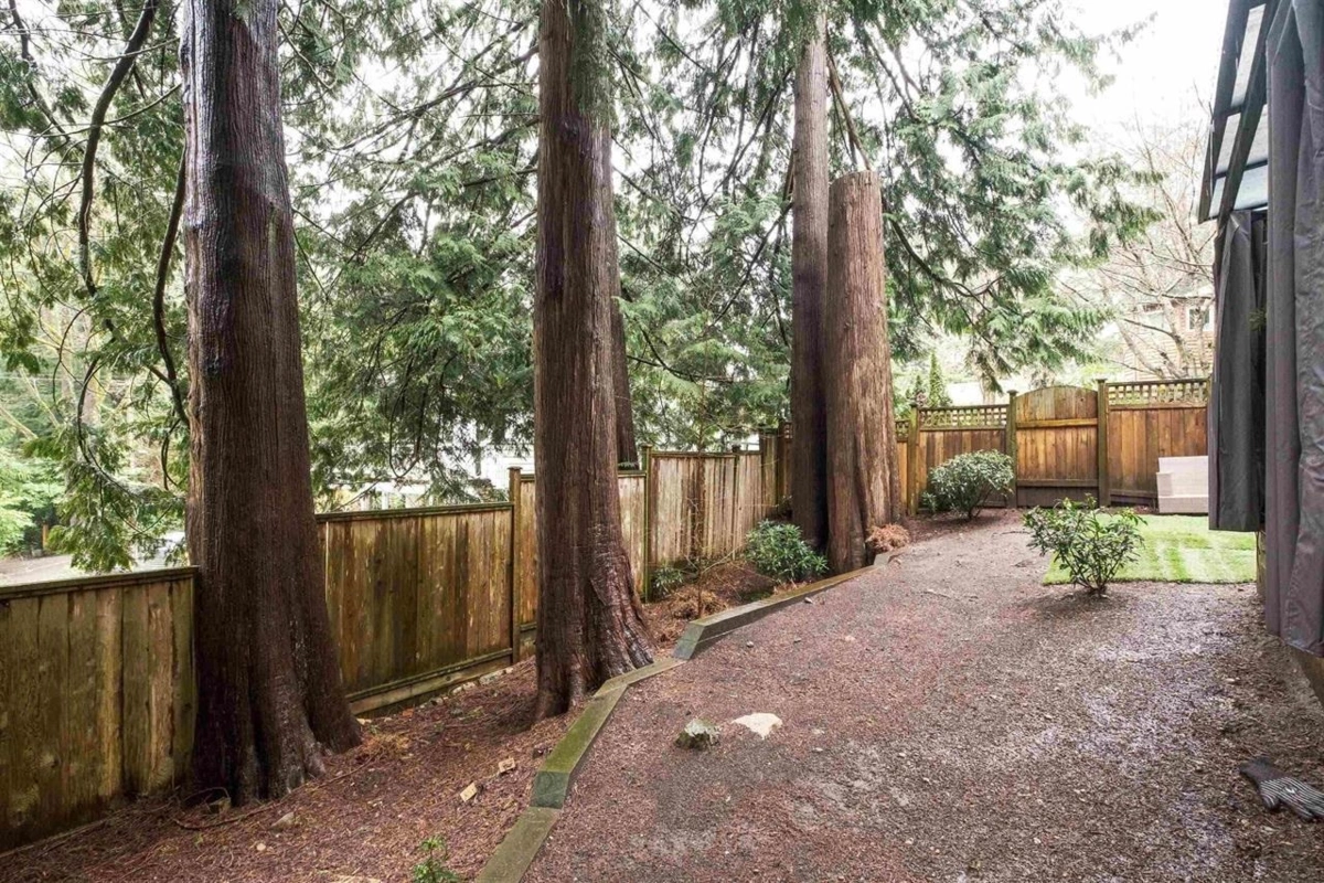 Hallway Photo of 6780 Marine Drive, West Vancouver, BC