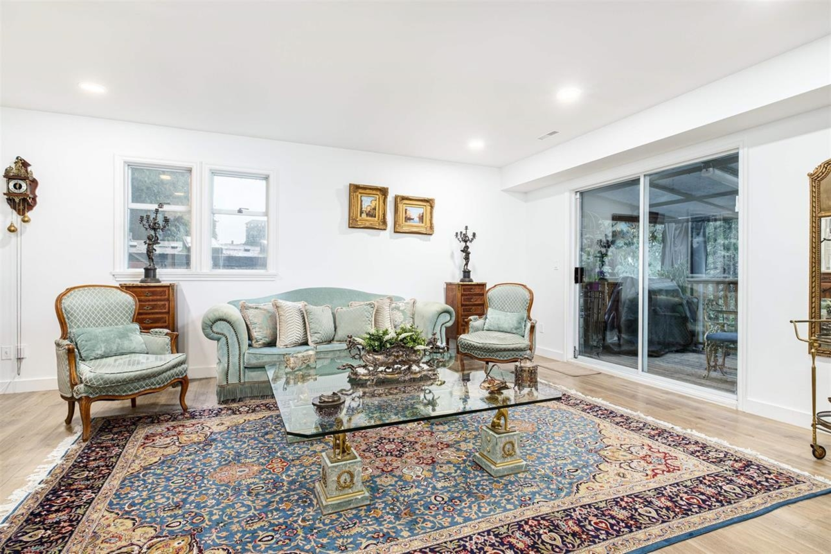 Kitchen Photo of 6780 Marine Drive, West Vancouver, BC
