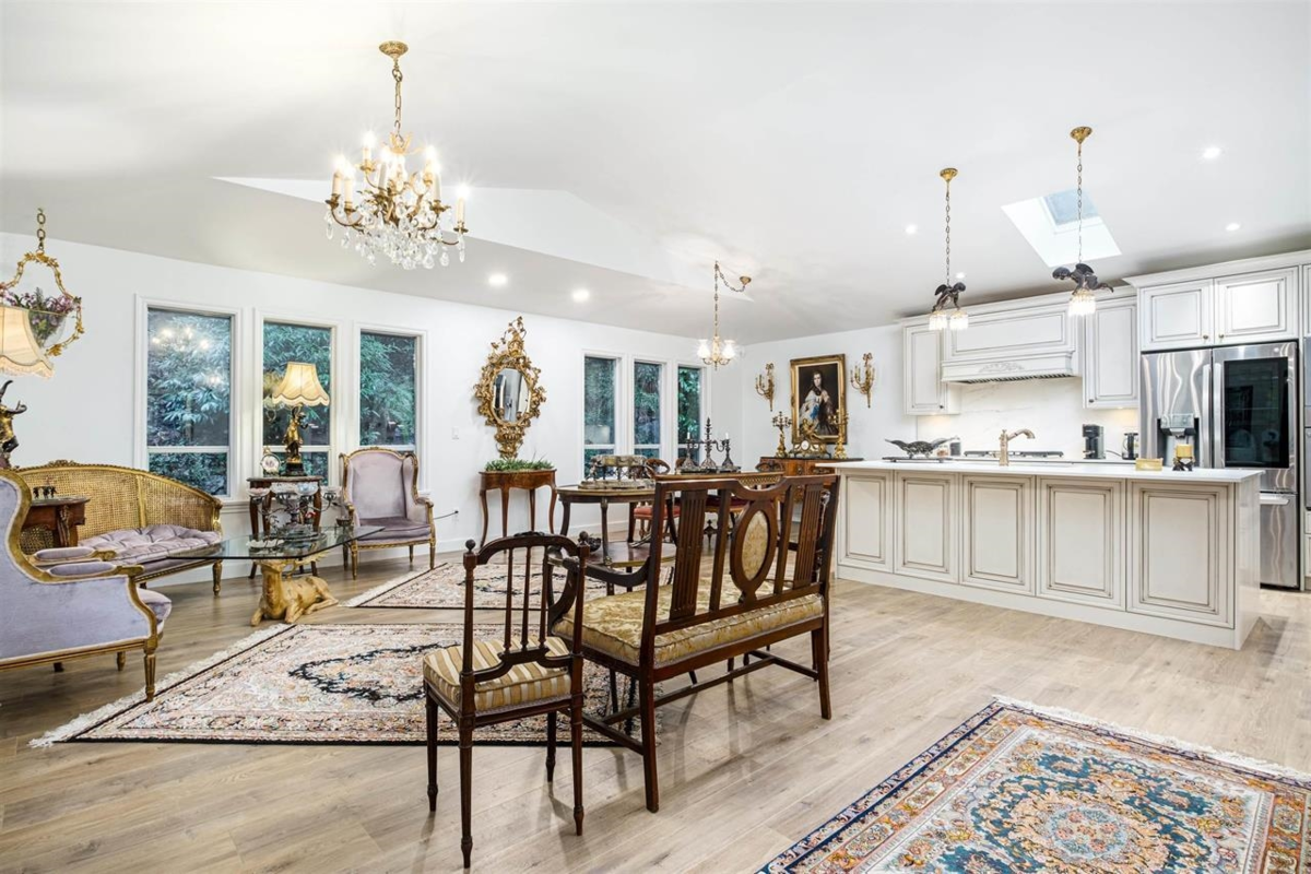 Living Room Photo of 6780 Marine Drive, West Vancouver, BC