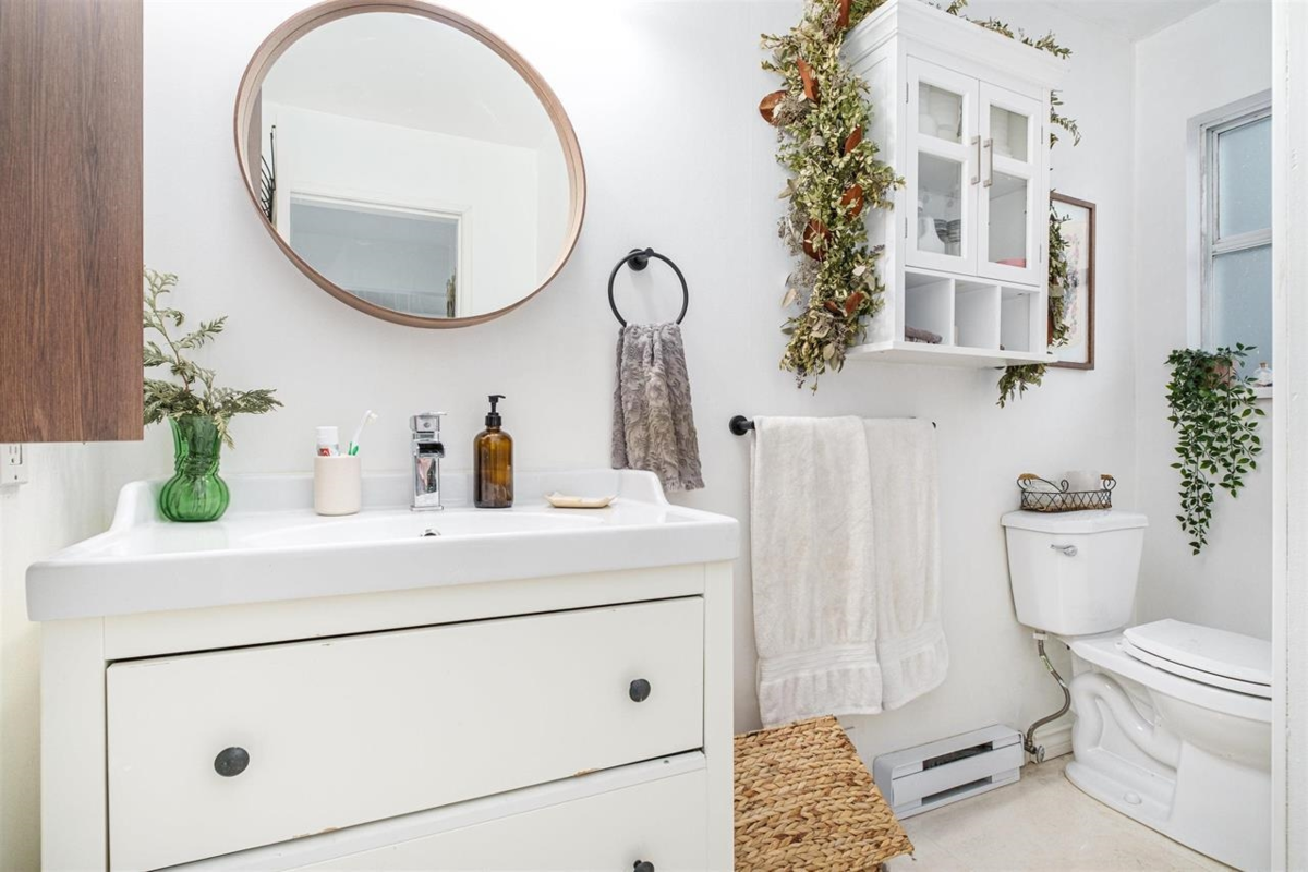 Pantry Photo of 6780 Marine Drive, West Vancouver, BC