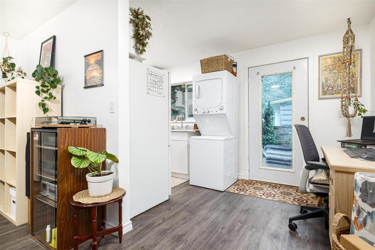 Powder Room Photo of 6780 Marine Drive, West Vancouver, BC
