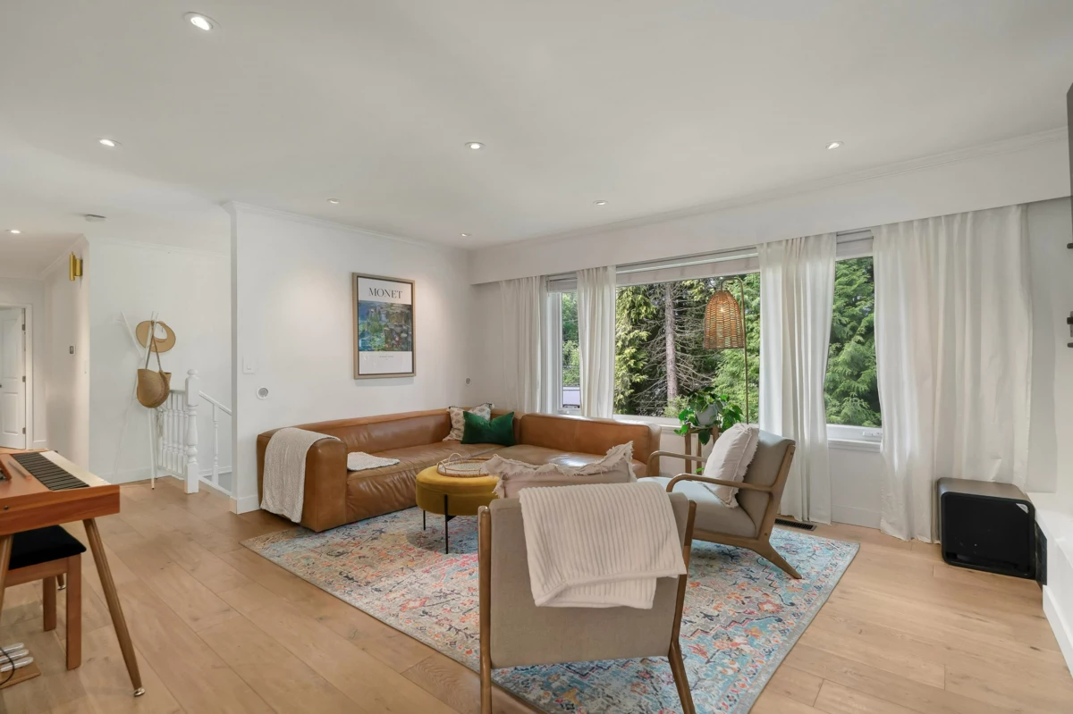 Kitchen Island Photo of 960 Thermal Drive, Coquitlam, BC