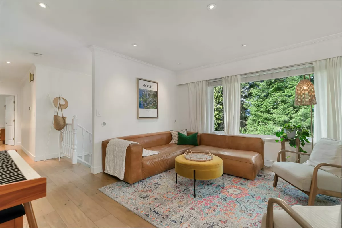 Kitchen Photo of 960 Thermal Drive, Coquitlam, BC