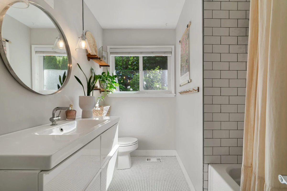 Laundry Room Photo of 960 Thermal Drive, Coquitlam, BC