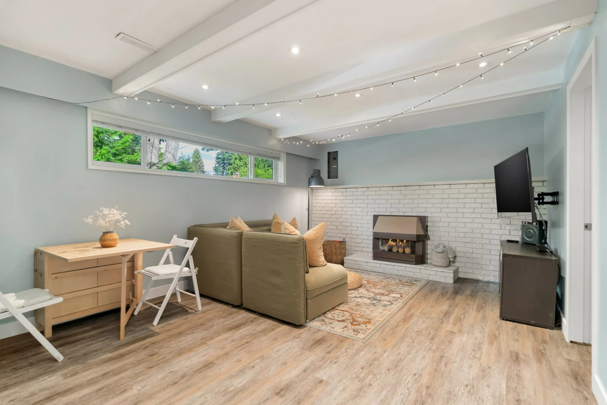 Staircase Photo of 960 Thermal Drive, Coquitlam, BC