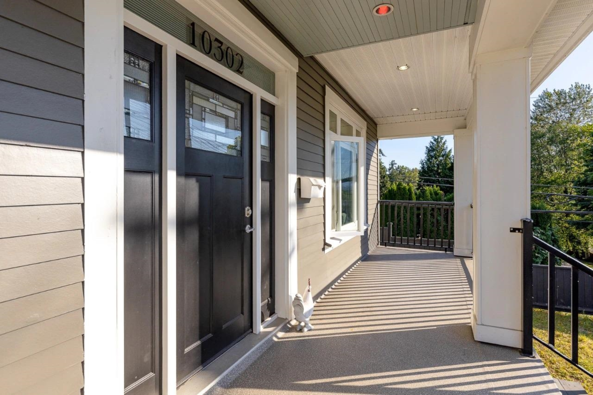 Dining Area Photo of 10302 Main Street, Delta, BC
