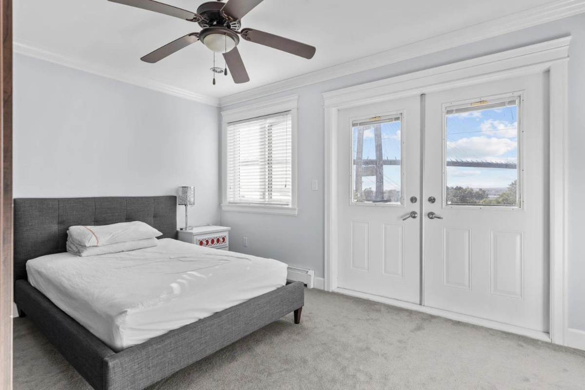 Entry Foyer Photo of 10302 Main Street, Delta, BC