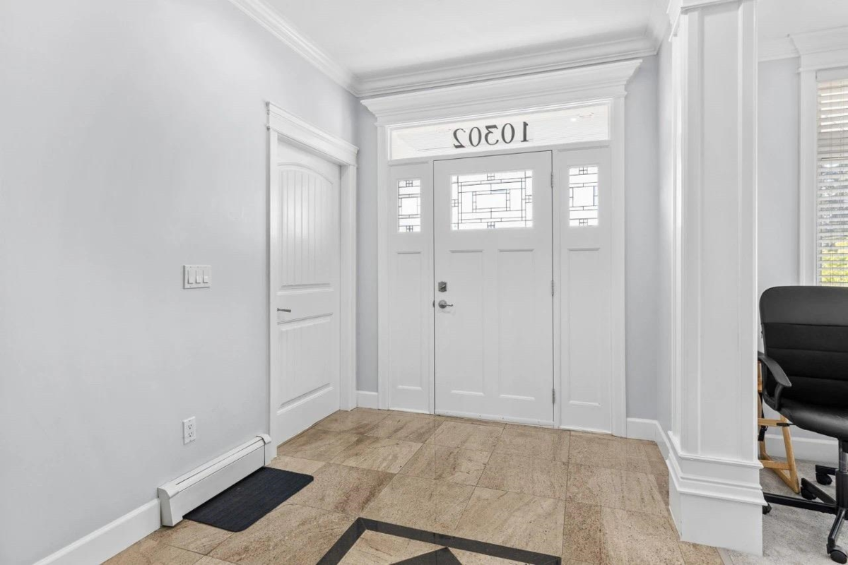 Kitchen Island Photo of 10302 Main Street, Delta, BC