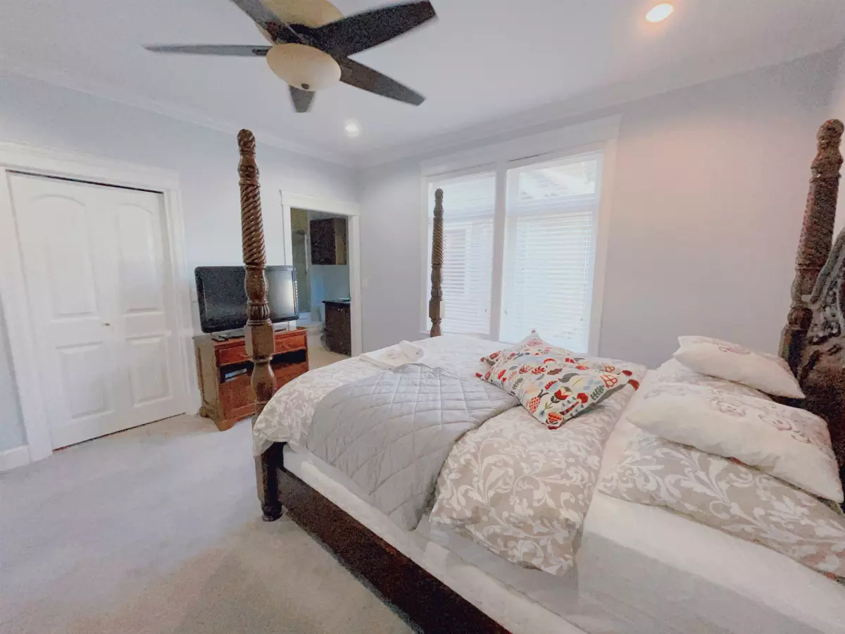 Laundry Room Photo of 10302 Main Street, Delta, BC