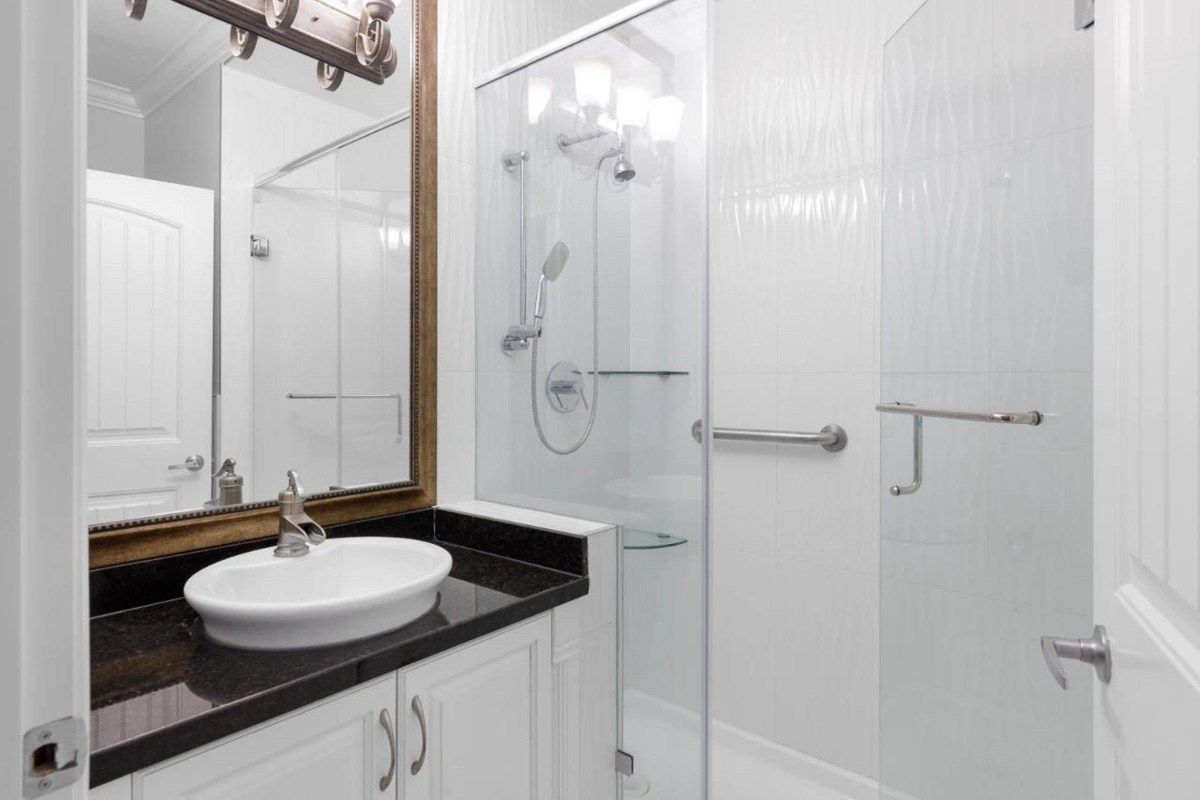 Powder Room Photo of 10302 Main Street, Delta, BC