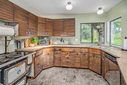 Guest Bathroom Photo of 26559 58 Avenue, Langley, BC