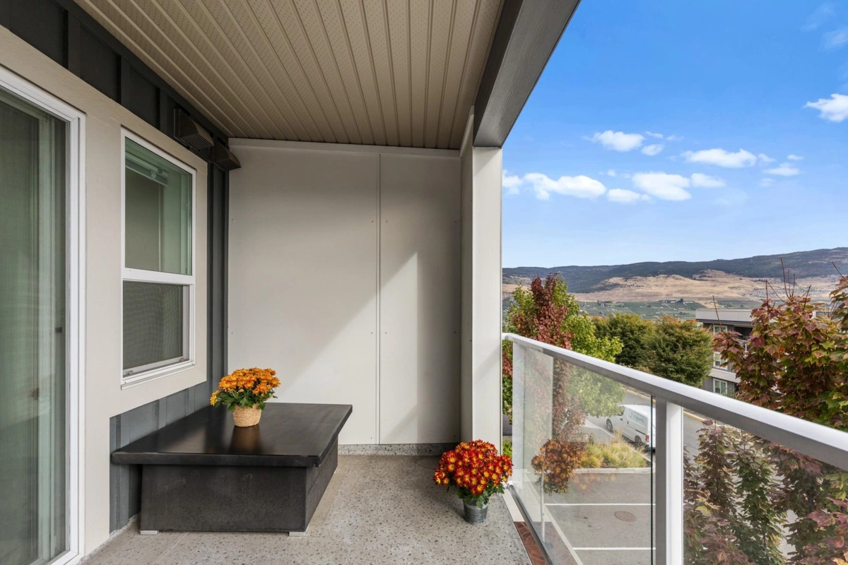 Office / Den Photo of 203 725 Academy Way, No City Value, BC