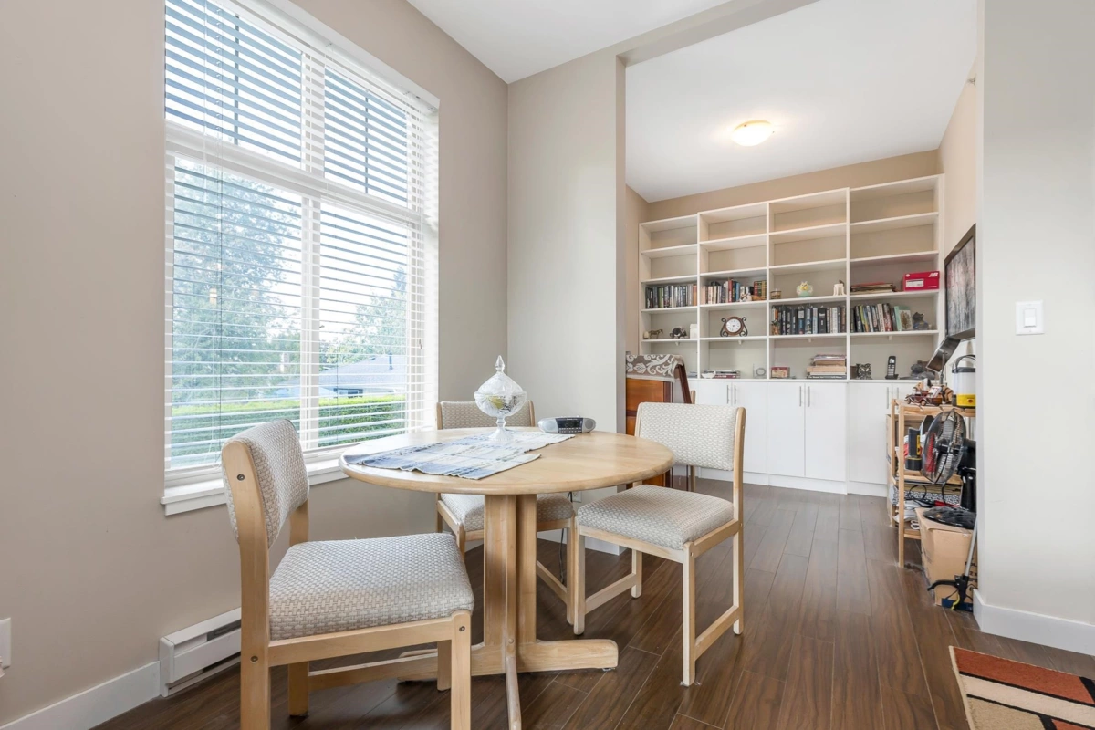 Basement Recreation Room Photo of 216 33546 Holland Avenue, Abbotsford, BC