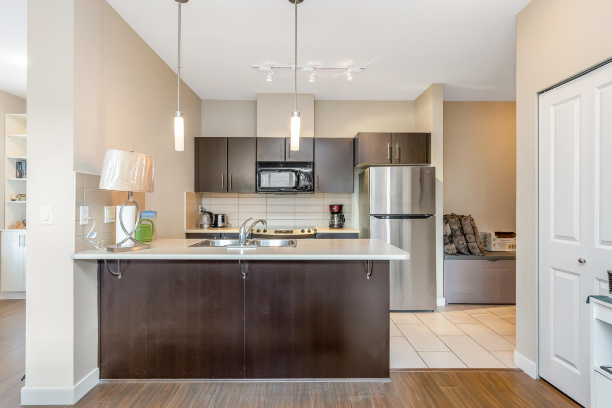 Dining Area Photo of 216 33546 Holland Avenue, Abbotsford, BC