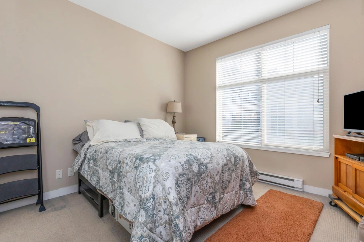 Entry Foyer Photo of 216 33546 Holland Avenue, Abbotsford, BC