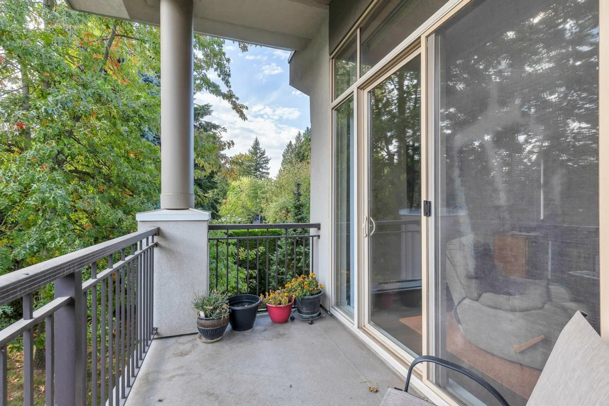 Outdoor Deck Photo of 216 33546 Holland Avenue, Abbotsford, BC