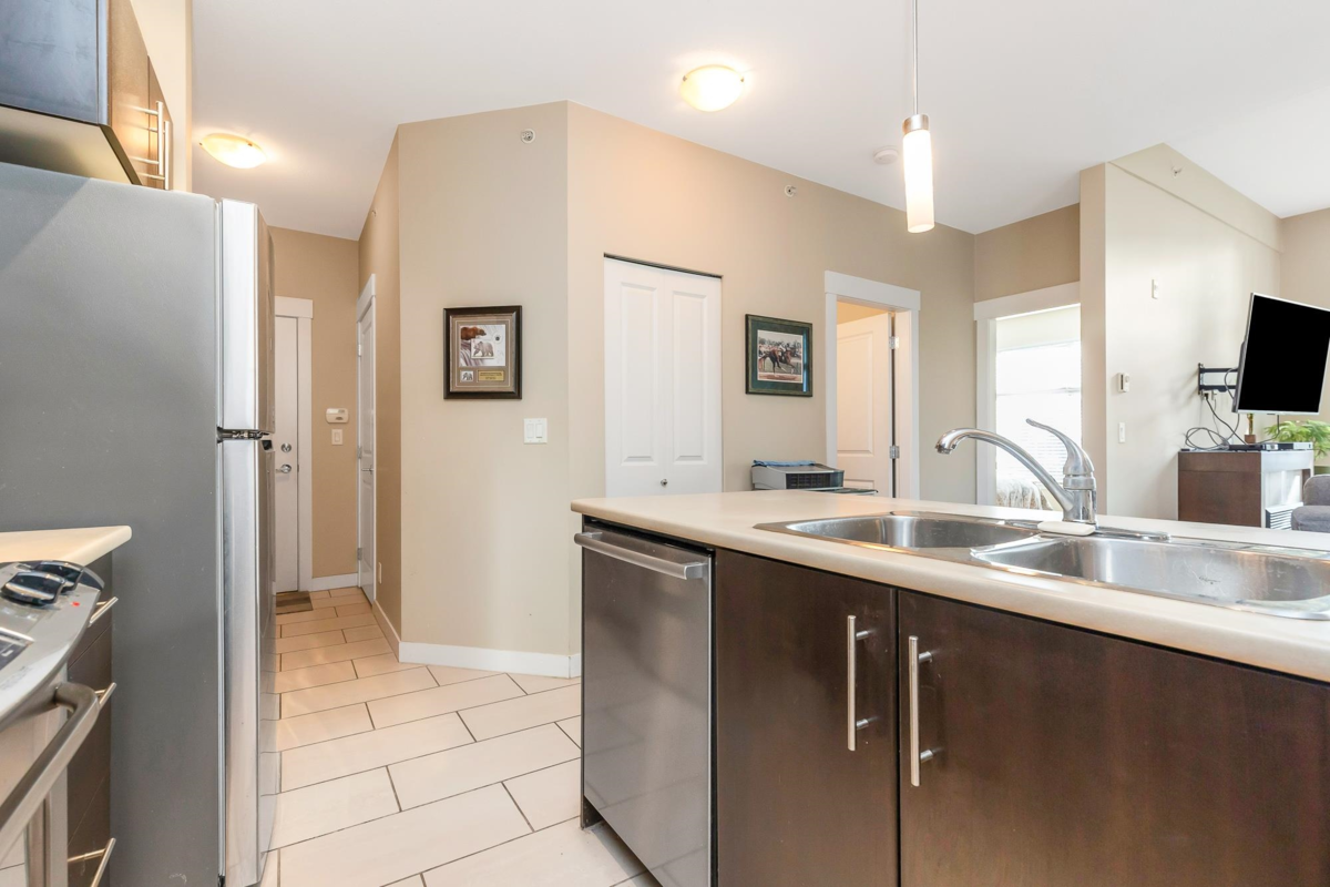 Primary Bedroom Photo of 216 33546 Holland Avenue, Abbotsford, BC