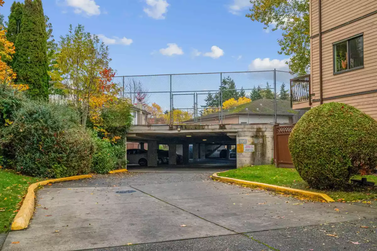 Garden / Landscaping Photo of 102 7150 133 Street, Surrey, BC