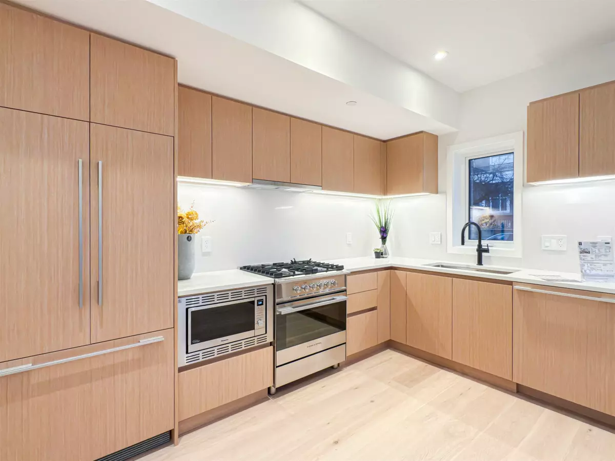 Dining Area Photo of 6815 Oak Street, Vancouver, BC