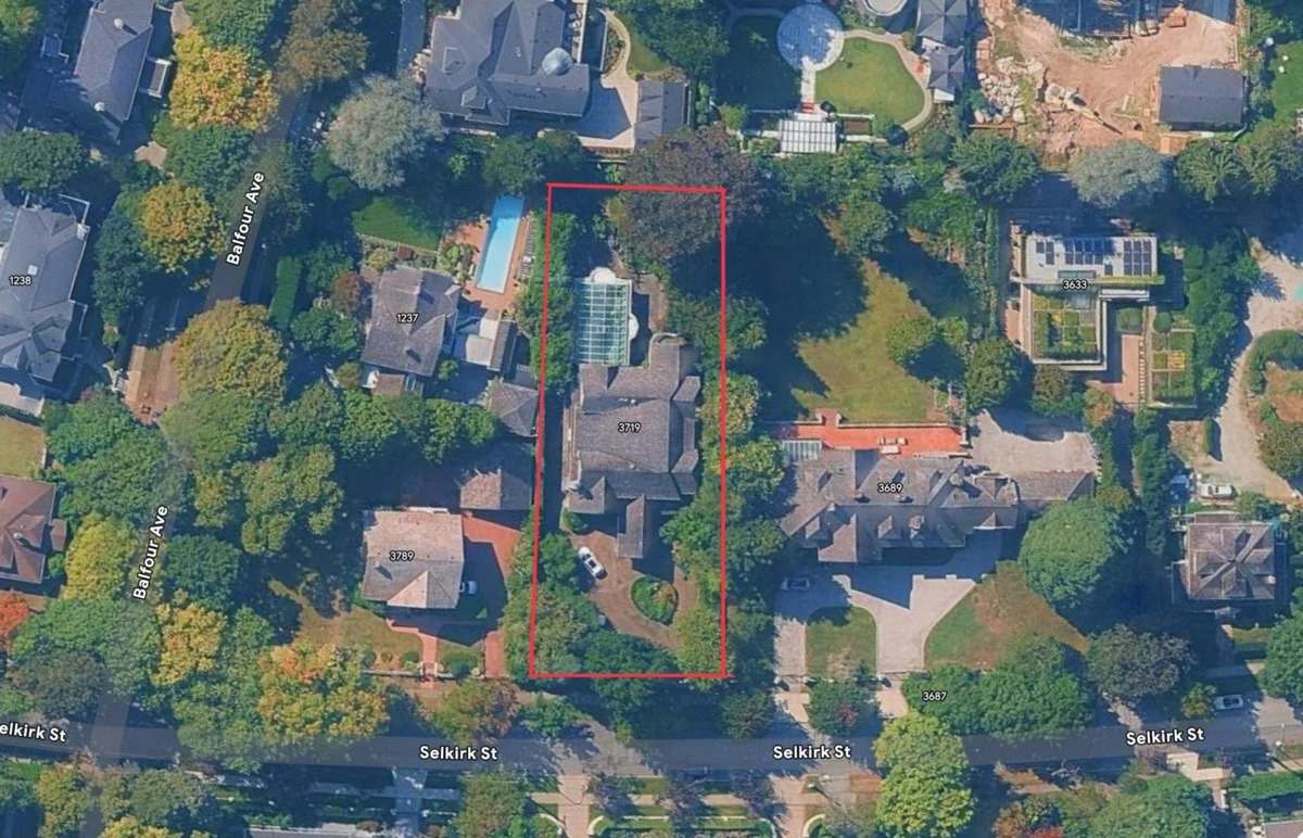 Hot Tub / Spa Photo of 3719 Selkirk Street, Vancouver, BC